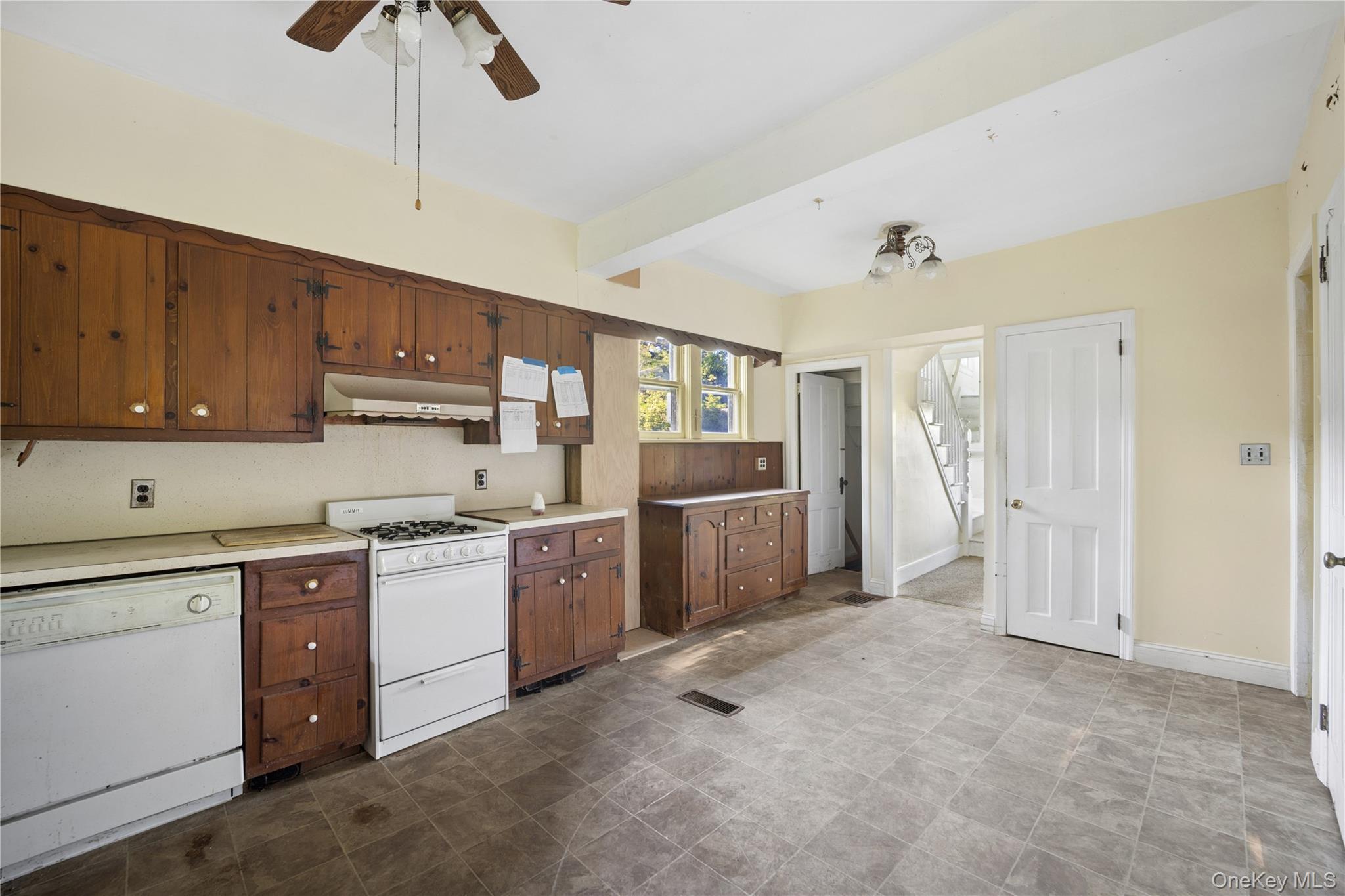 25 River Road – For Sale photo 8