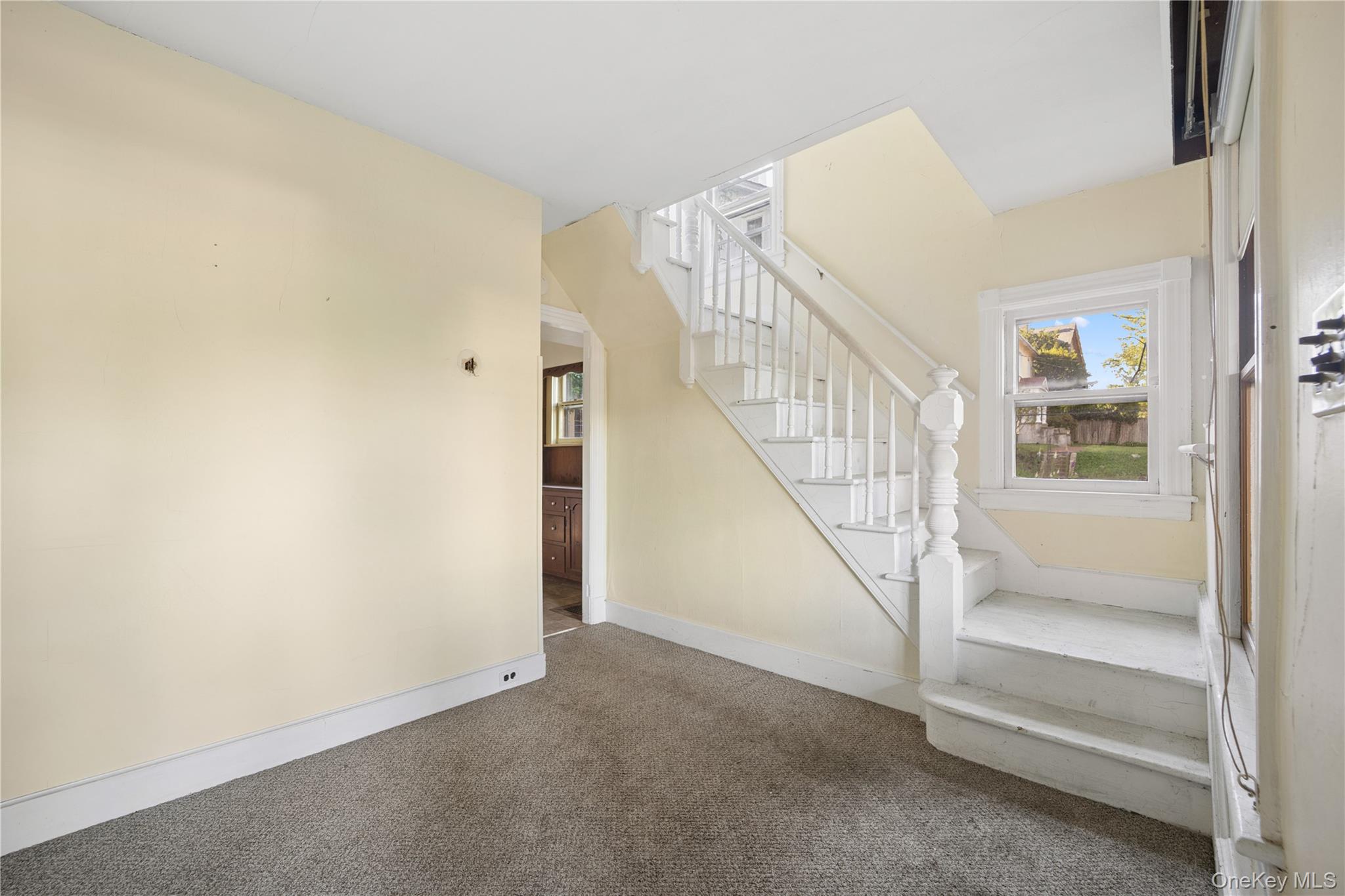 25 River Road – For Sale photo 3