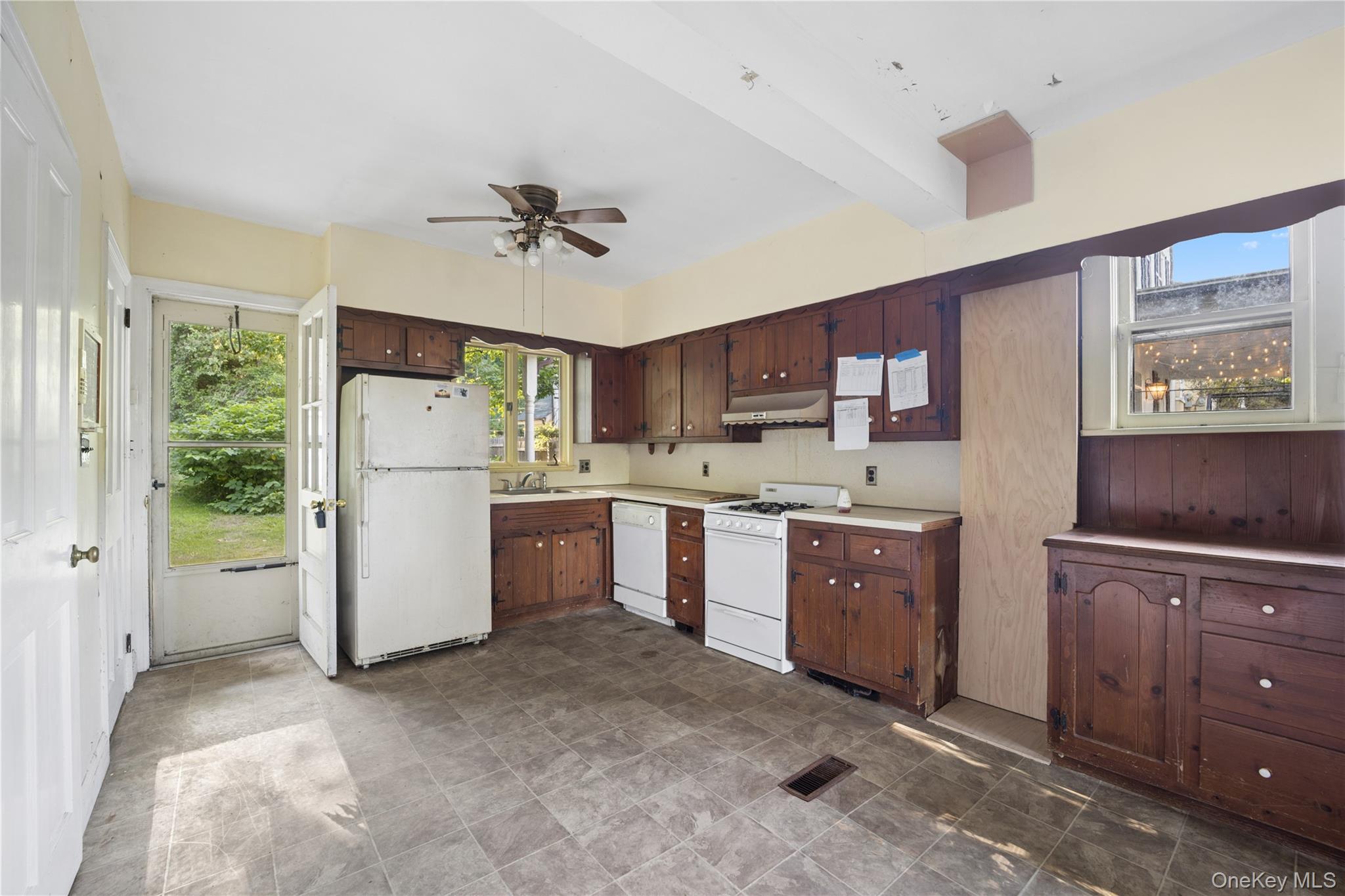 25 River Road – For Sale photo 7
