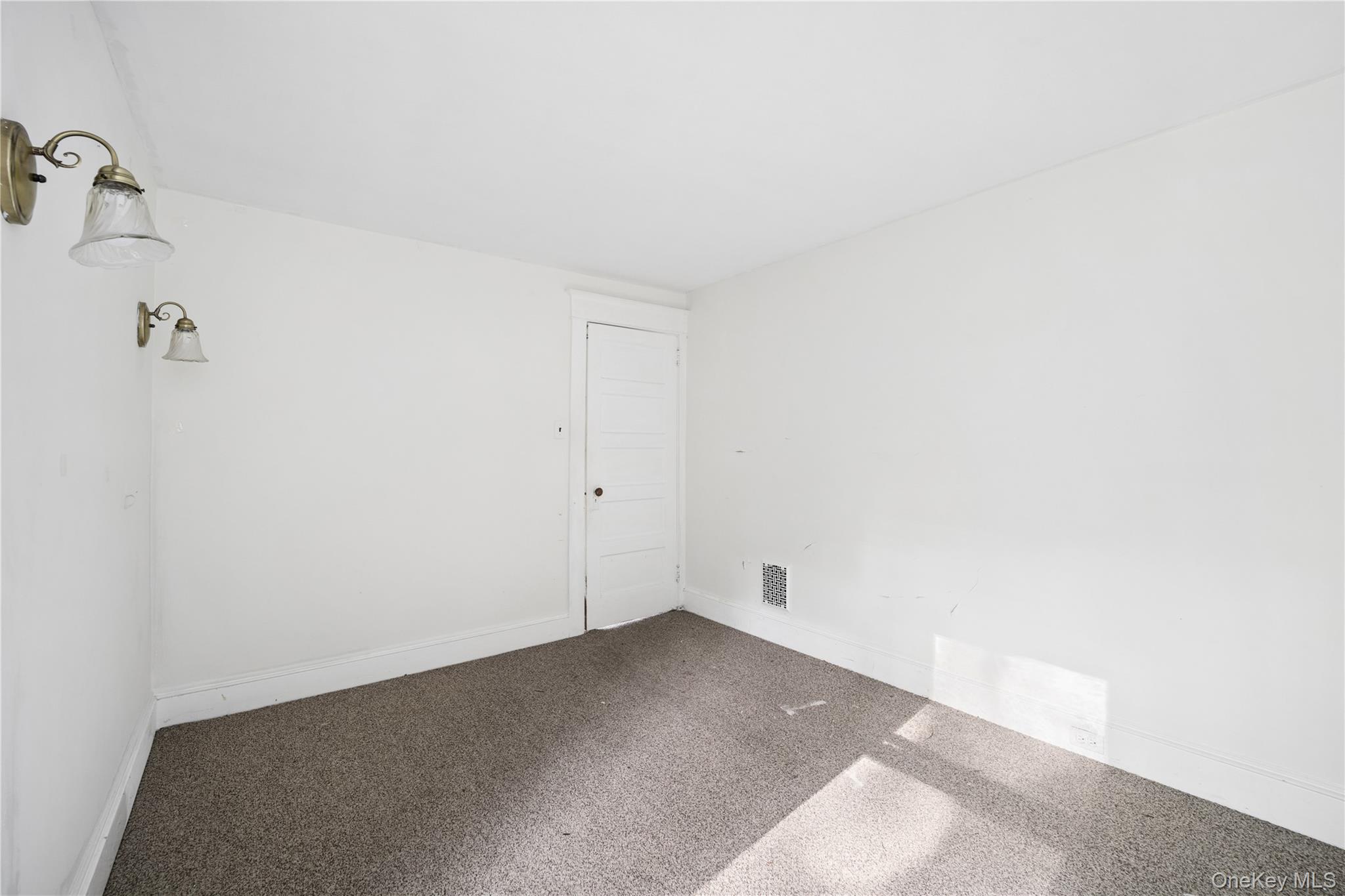 25 River Road – For Sale photo 15
