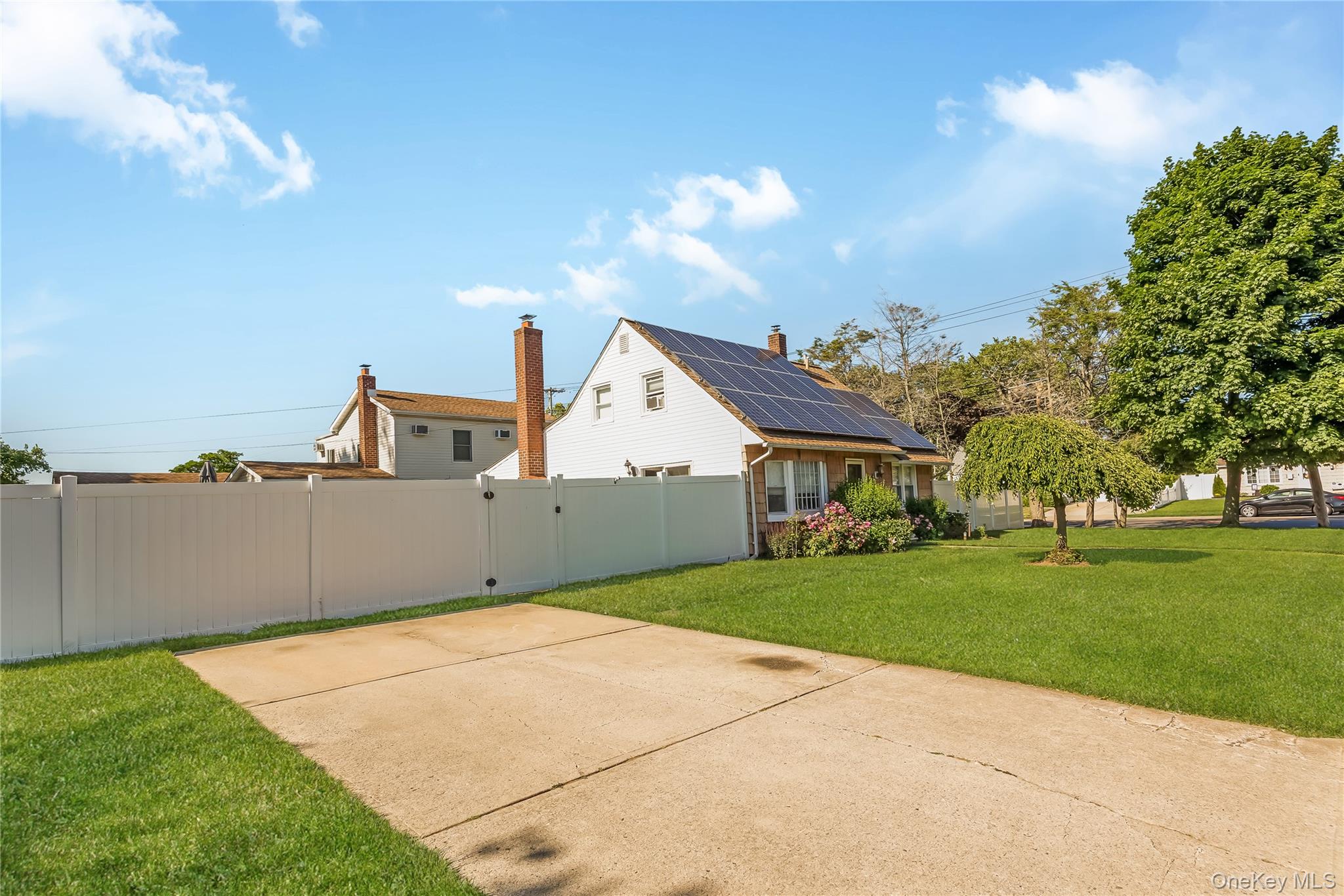 65 Club Lane – For Sale photo 2