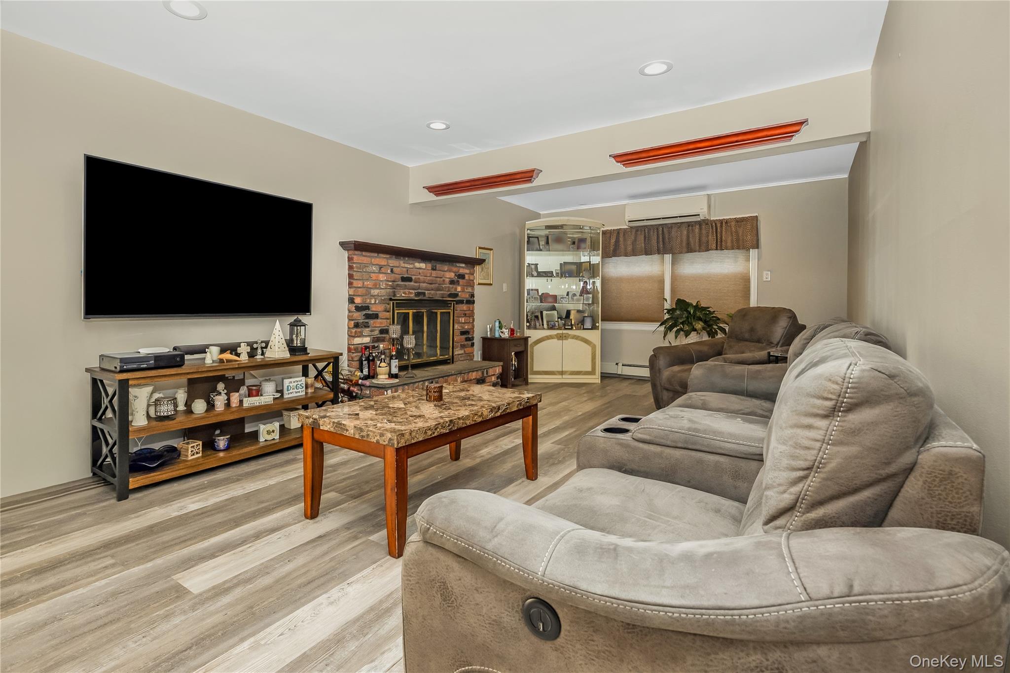 65 Club Lane – For Sale photo 3