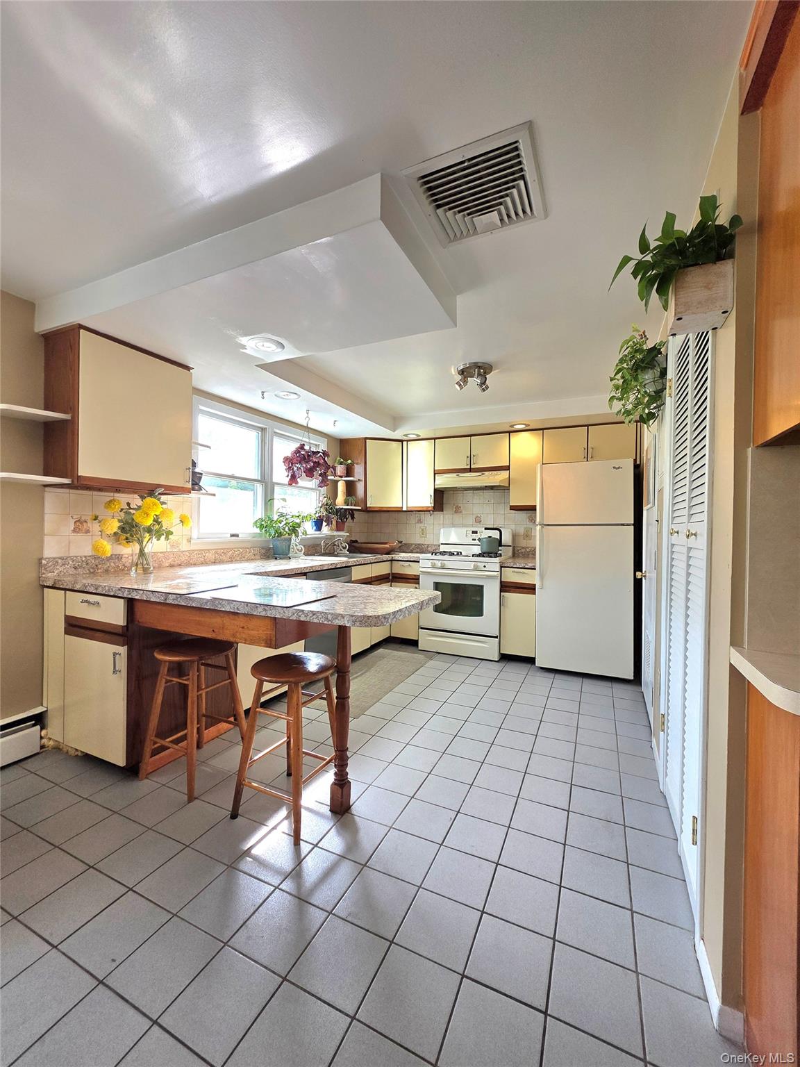 667 Plaza Avenue – For Sale photo 6