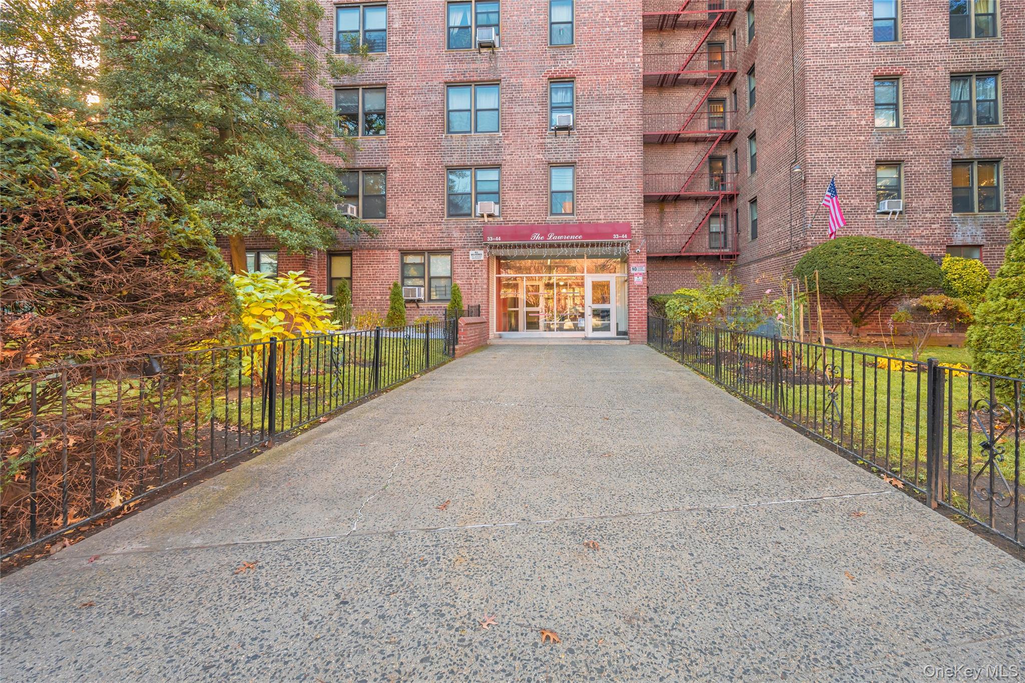 33-44 Junction Boulevard, Unit 2V photo 3
