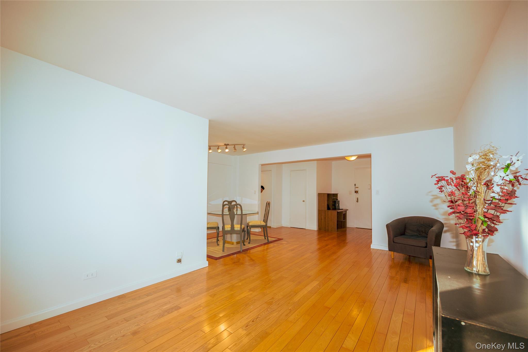 33-44 Junction Boulevard, Unit 2V photo 7