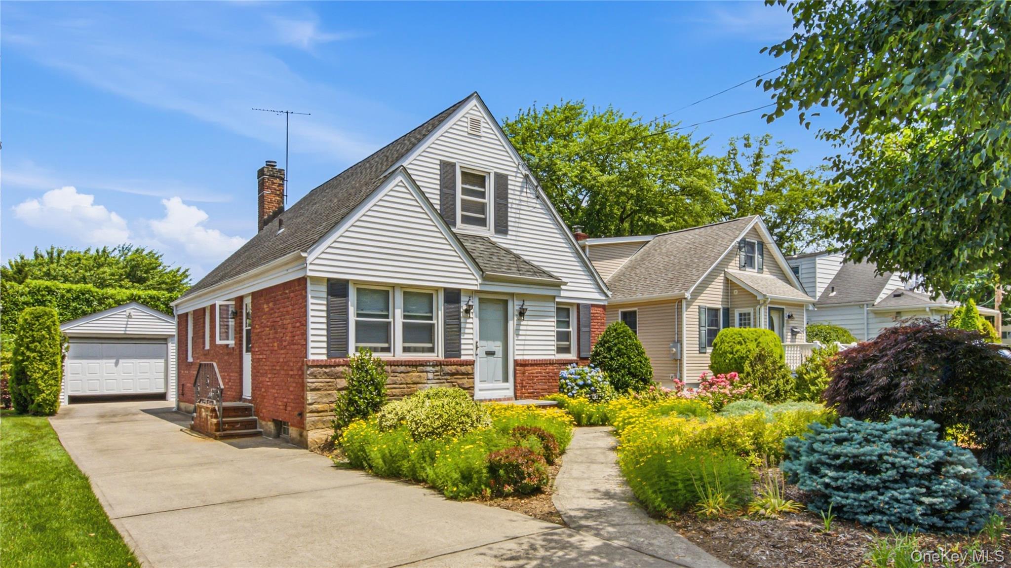 65 Stewart Avenue – For Sale photo 3