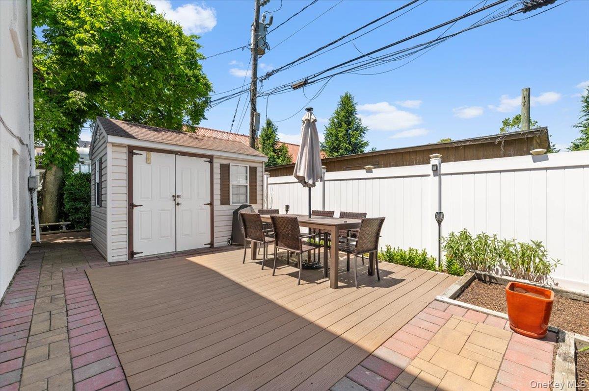 323 E Walnut Street – For Sale photo 32