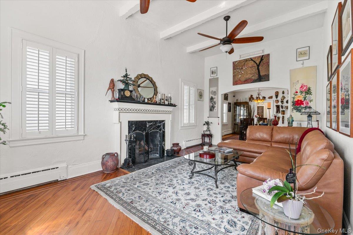 323 E Walnut Street – For Sale photo 3