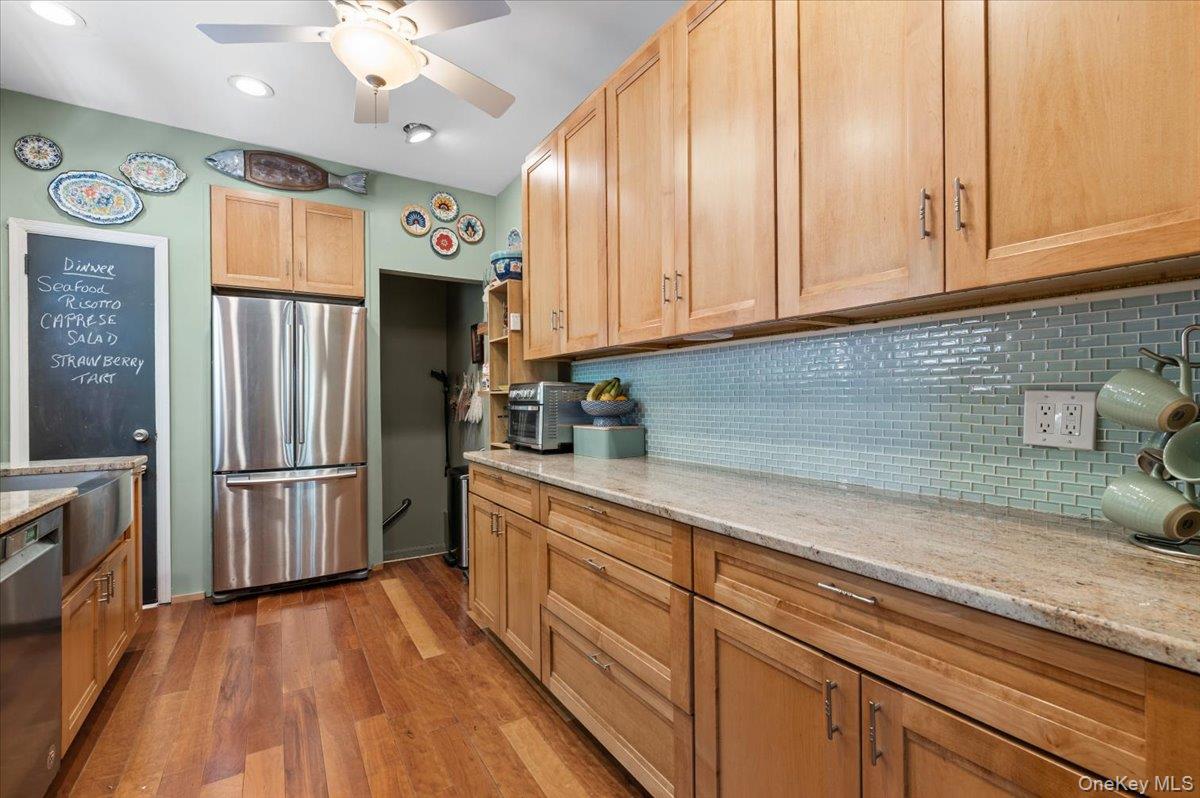 323 E Walnut Street – For Sale photo 11