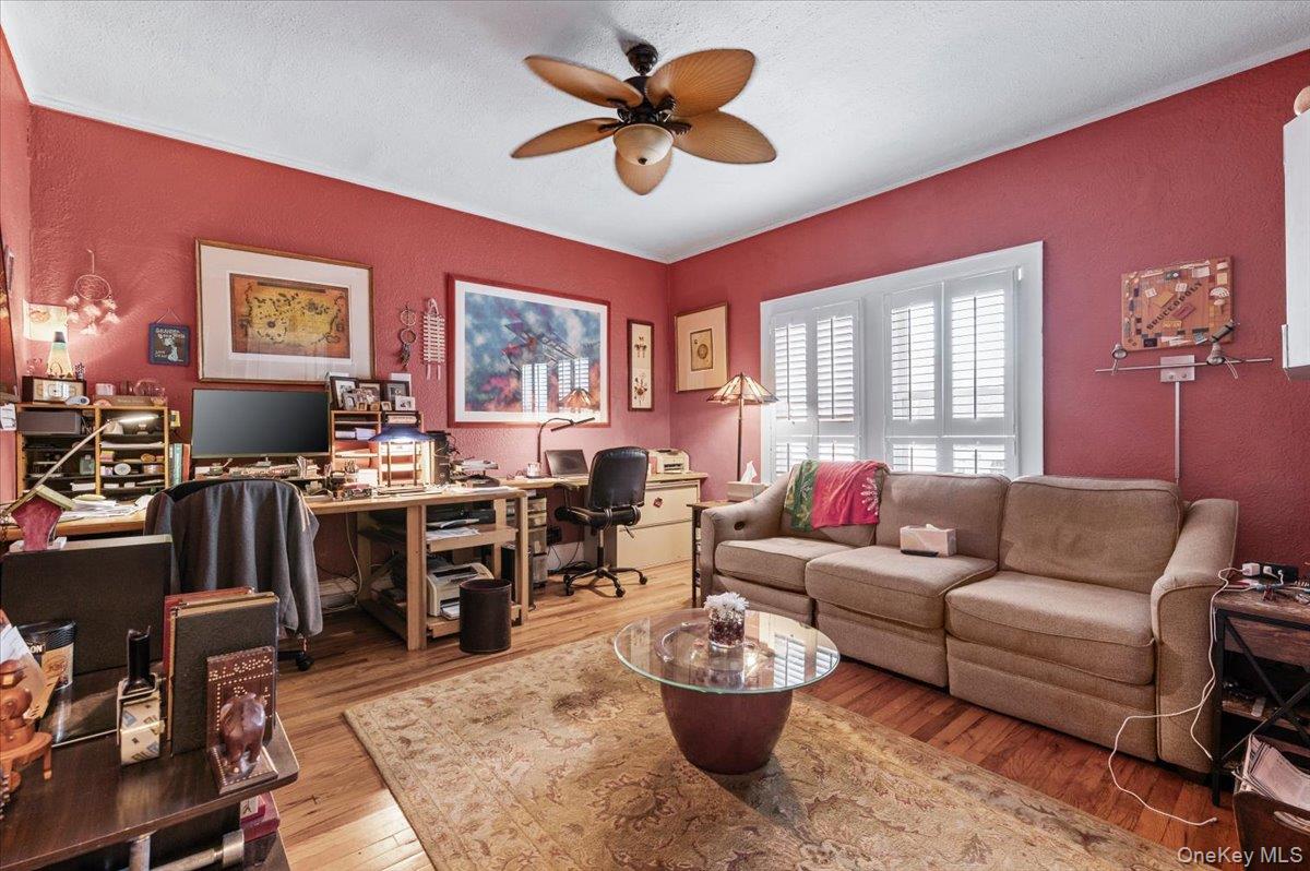323 E Walnut Street – For Sale photo 15