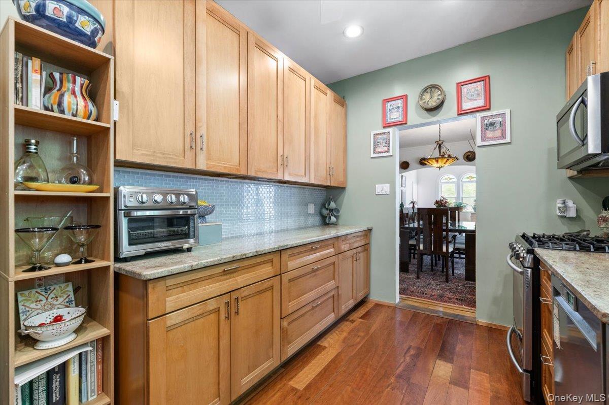 323 E Walnut Street – For Sale photo 9