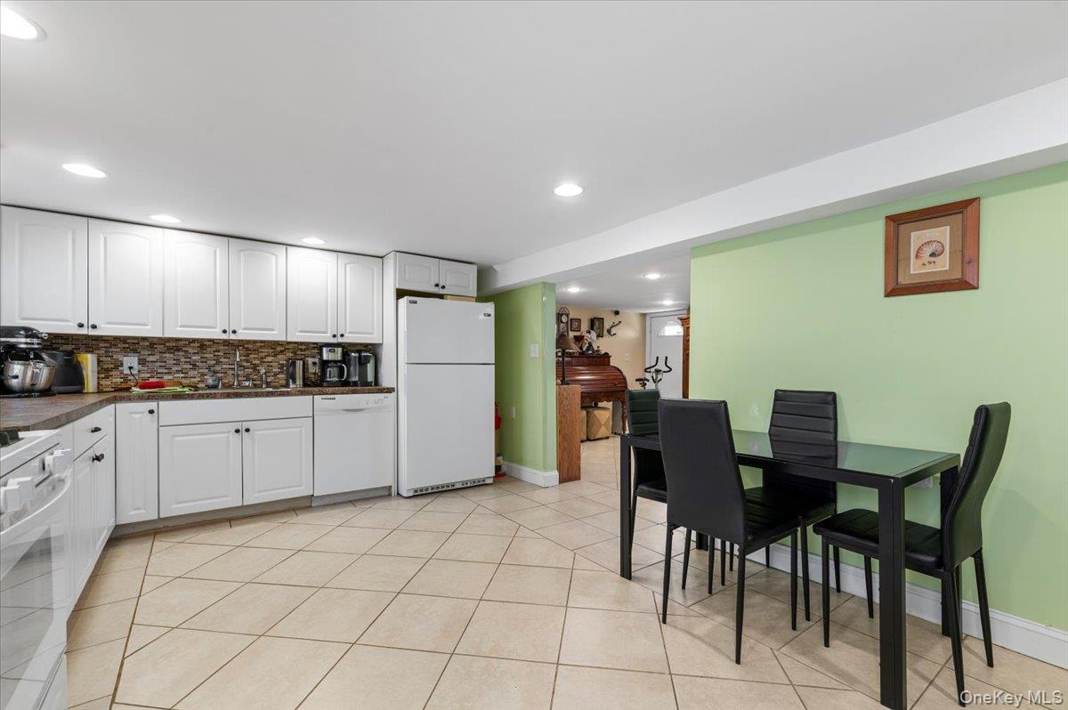 323 E Walnut Street – For Sale photo 27