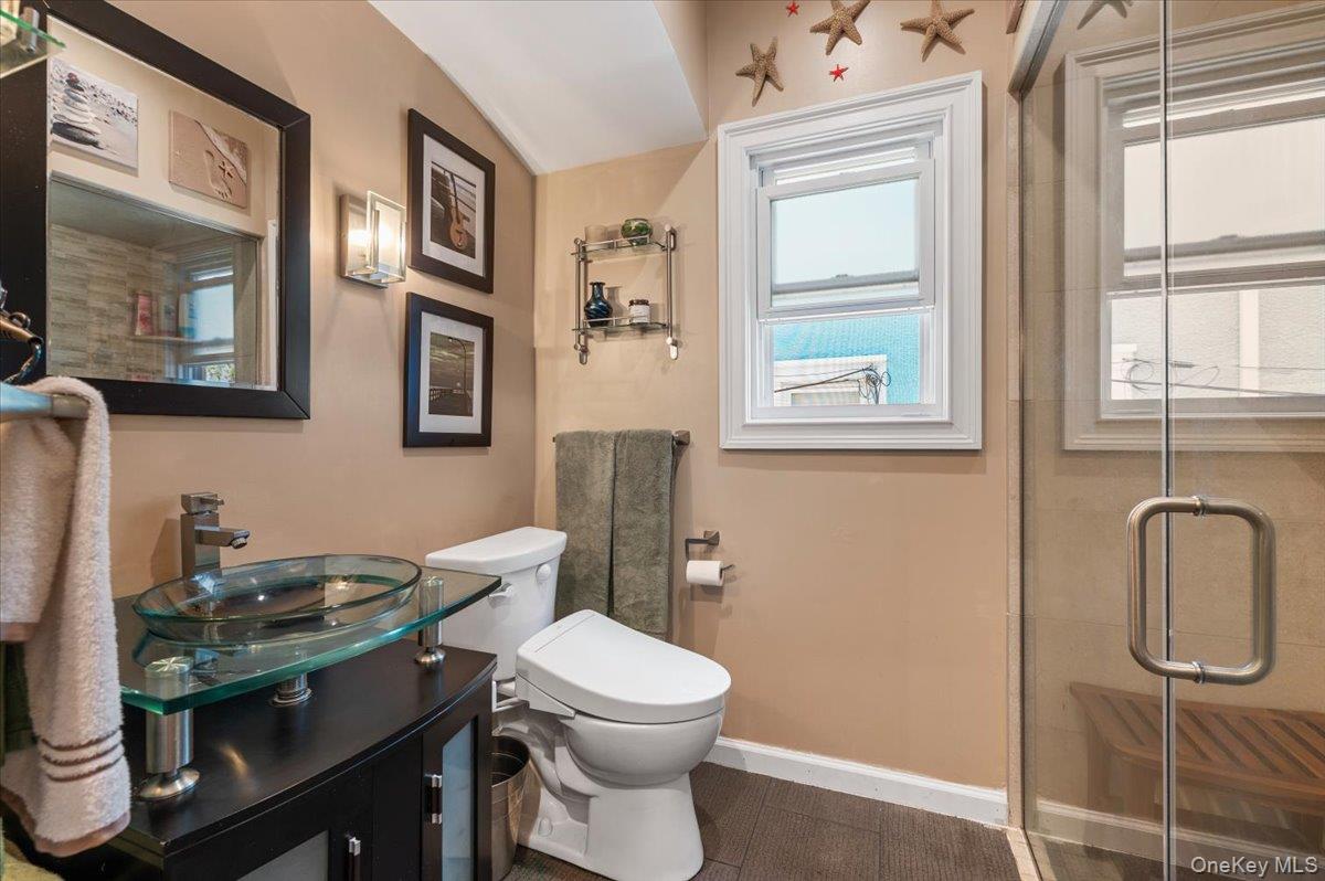 323 E Walnut Street – For Sale photo 14