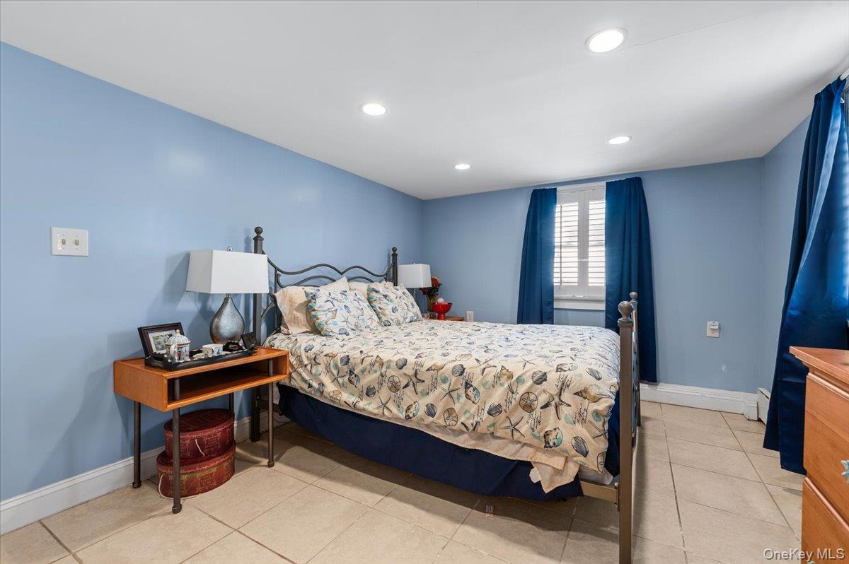 323 E Walnut Street – For Sale photo 22