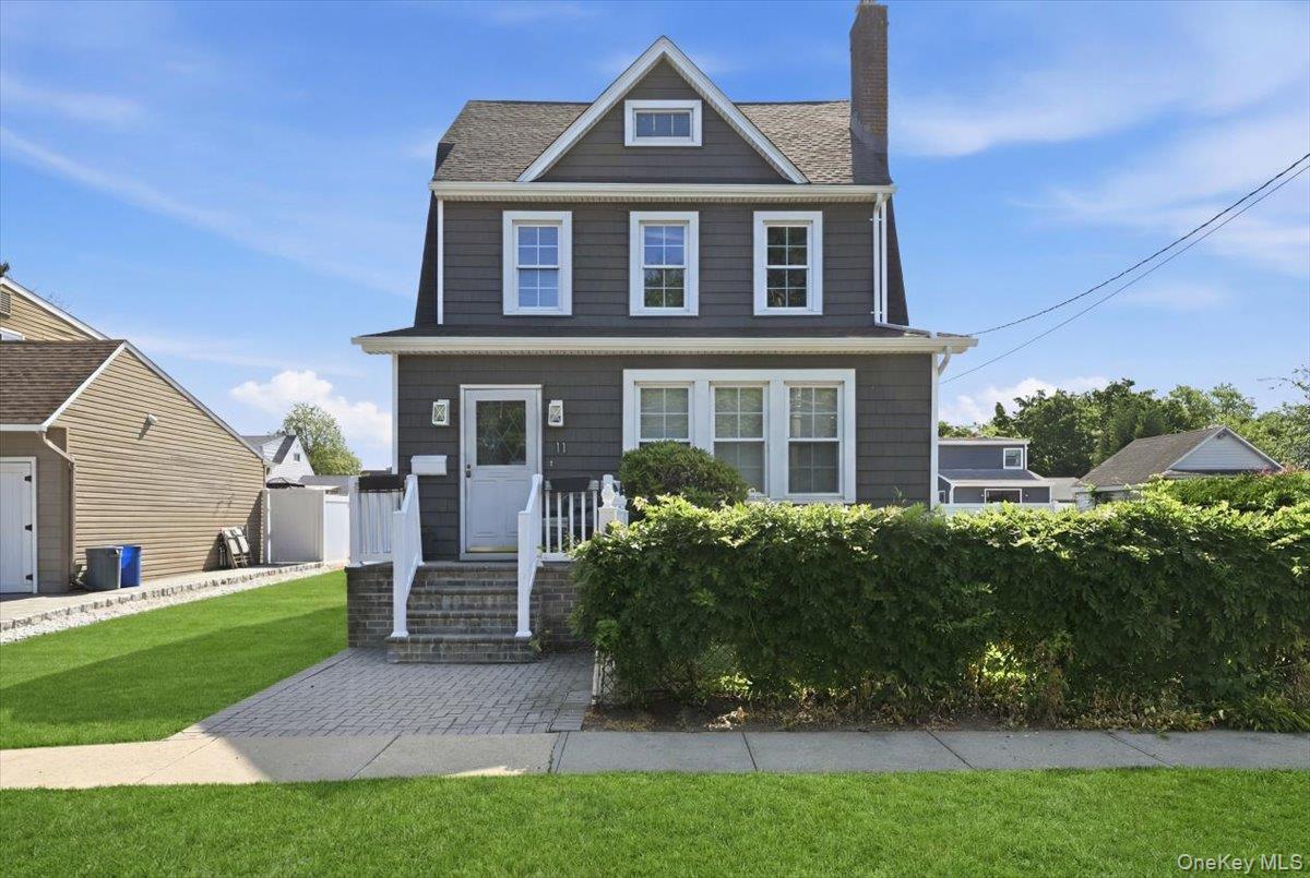 11 Moeller Street – For Sale photo 2