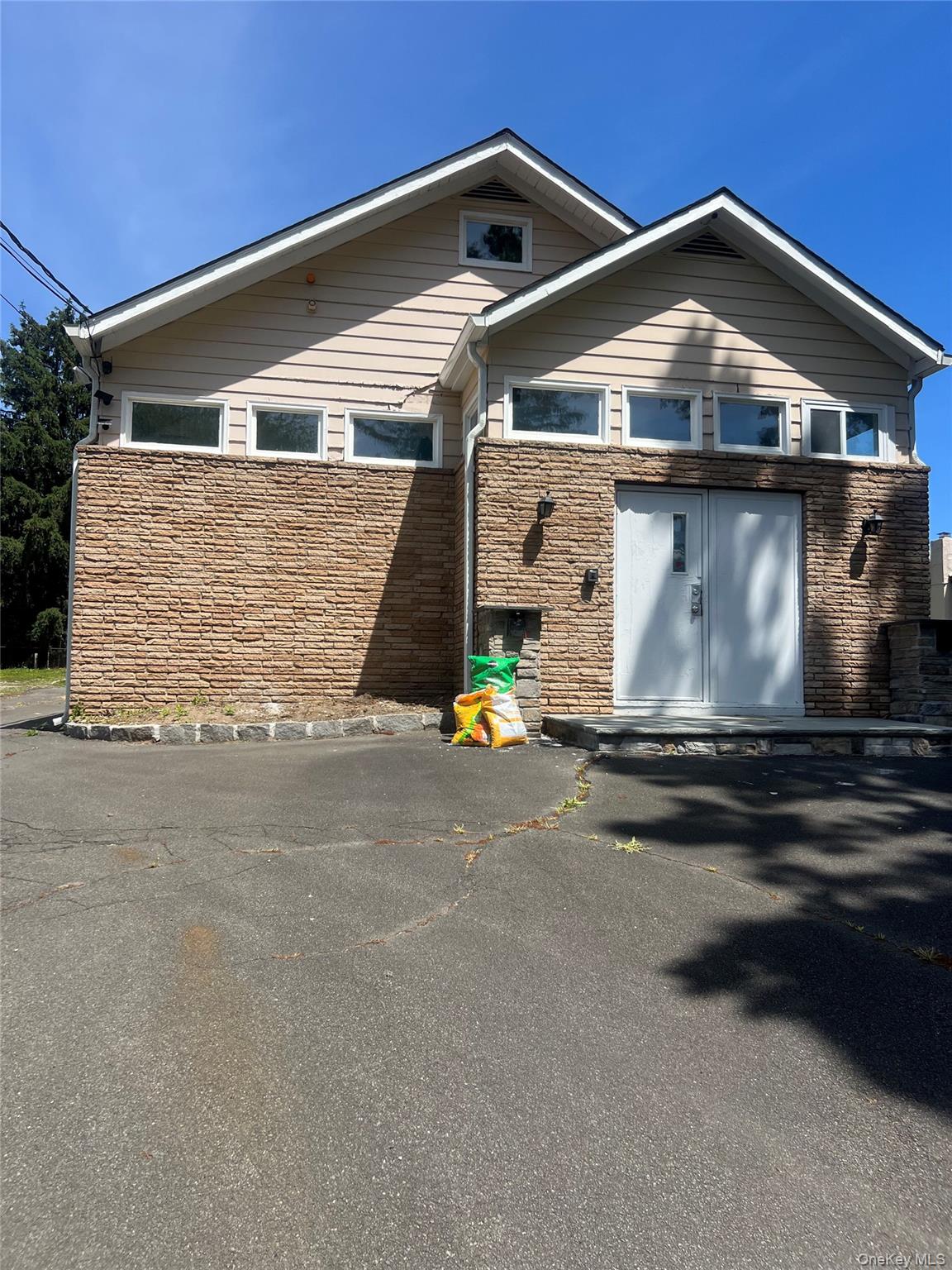 494 N Middletown Road – For Rent