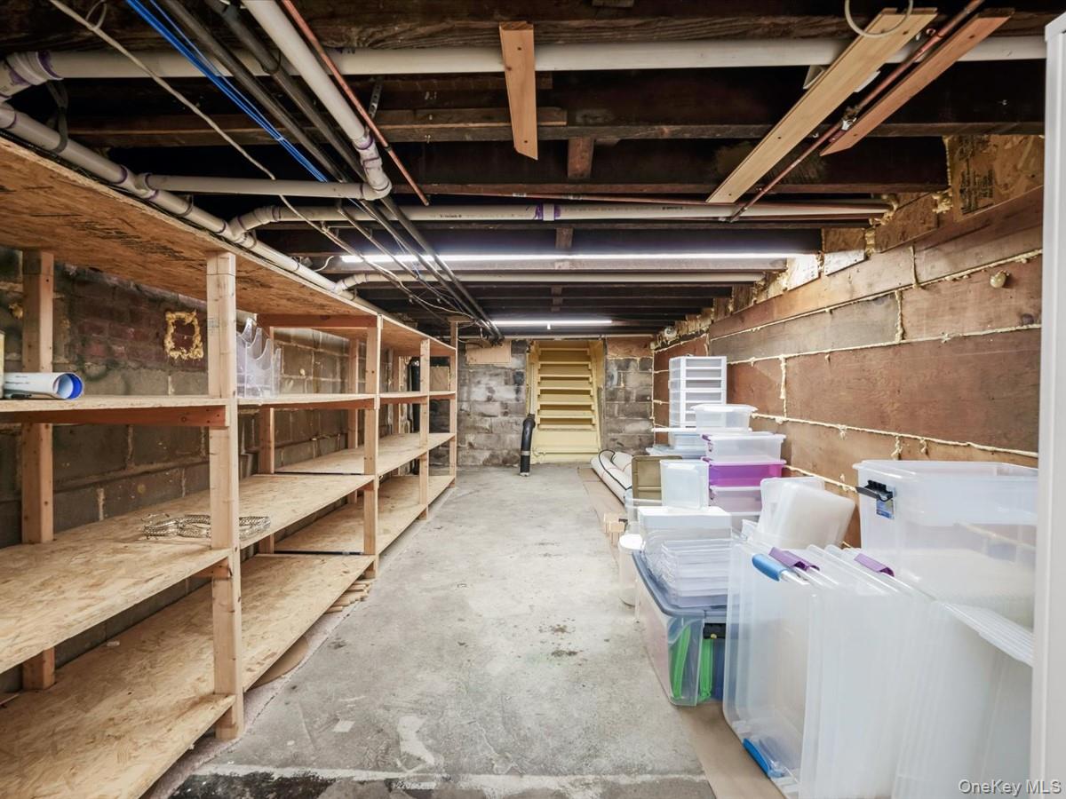 154 Post Avenue, Unit 1 photo 17