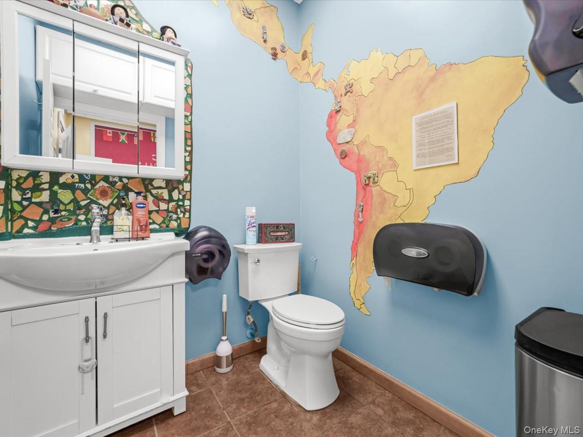 154 Post Avenue, Unit 1 photo 9