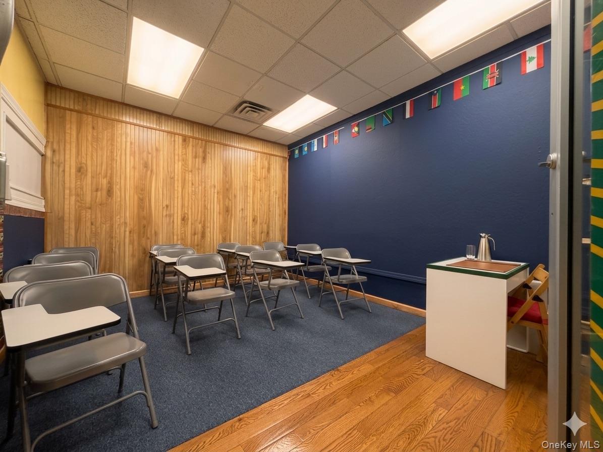 154 Post Avenue, Unit 1 photo 12
