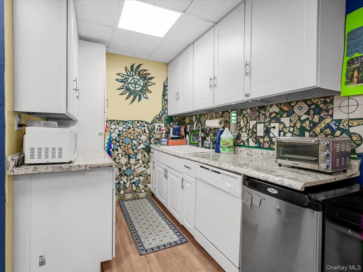 154 Post Avenue, Unit 1 photo 10
