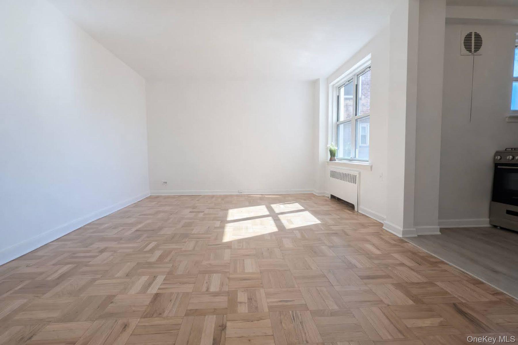 30-11 Parsons  Blvd, Unit 2T photo 3