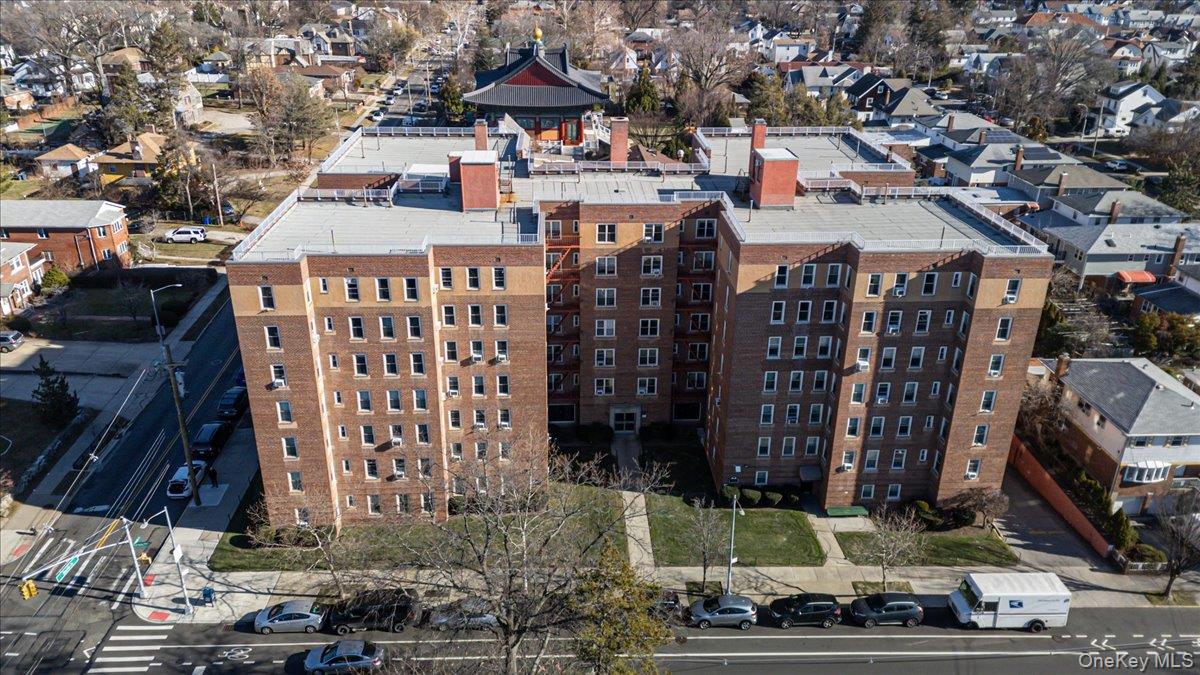 30-11 Parsons  Blvd, Unit 2T photo 2