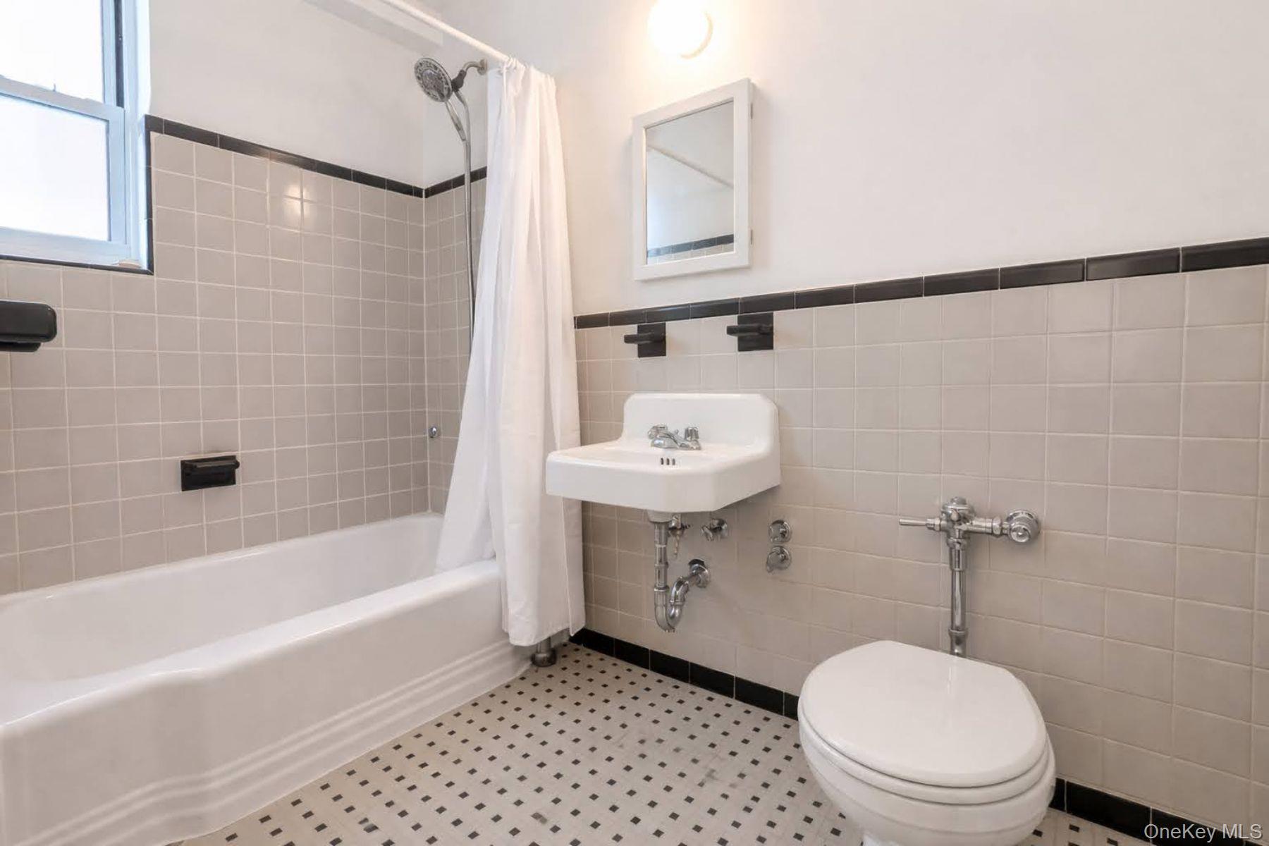 30-11 Parsons Blvd, Unit 2T photo 16