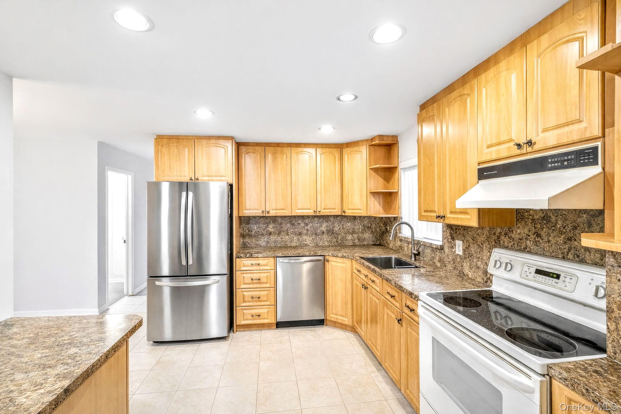 42-19 195 Street – For Sale photo 12