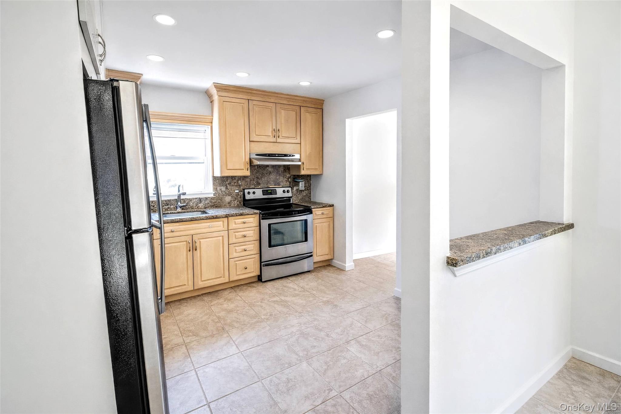 42-19 195 Street – For Sale photo 4
