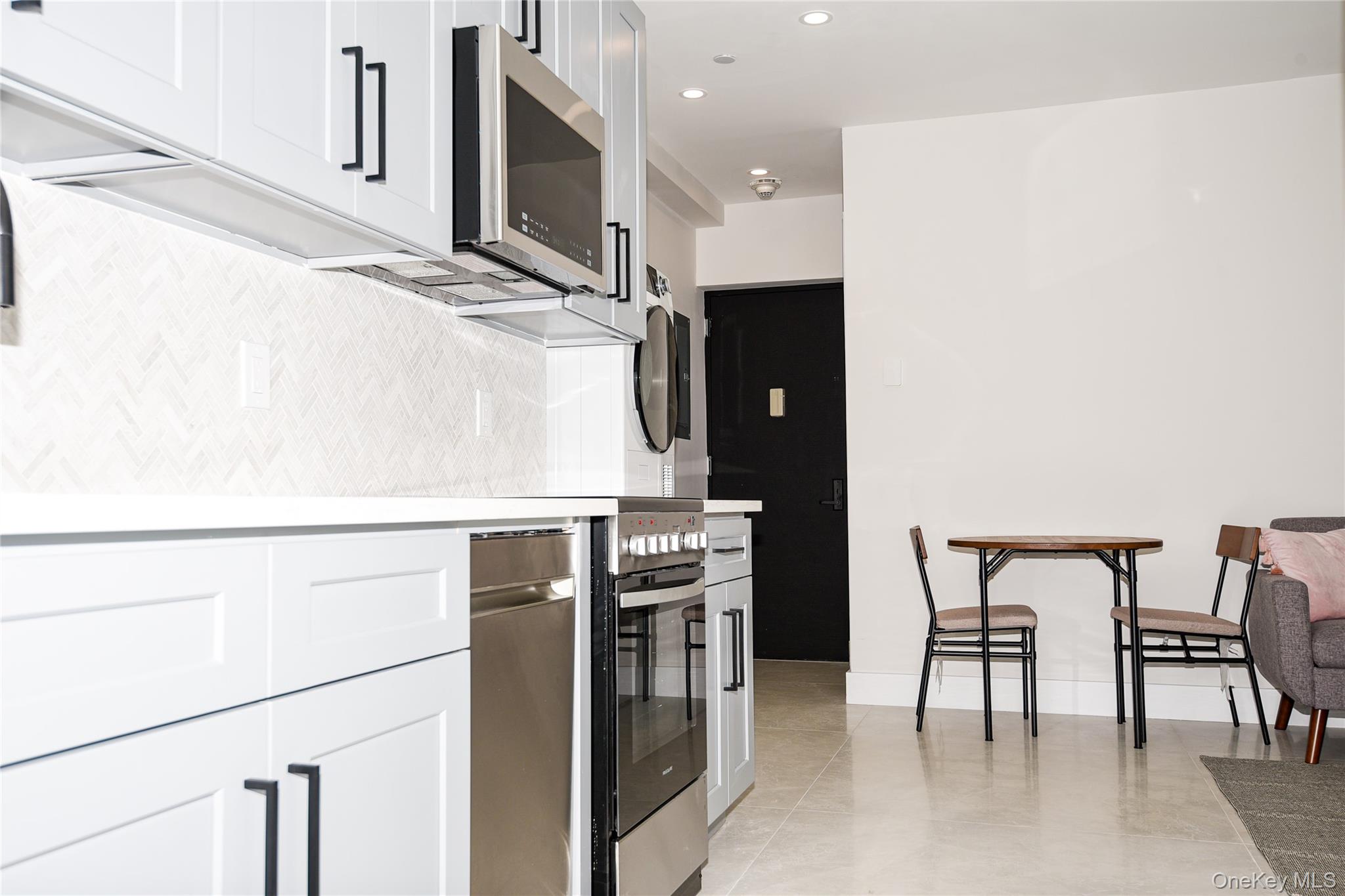 315 W Broadway, Unit 2H photo 14