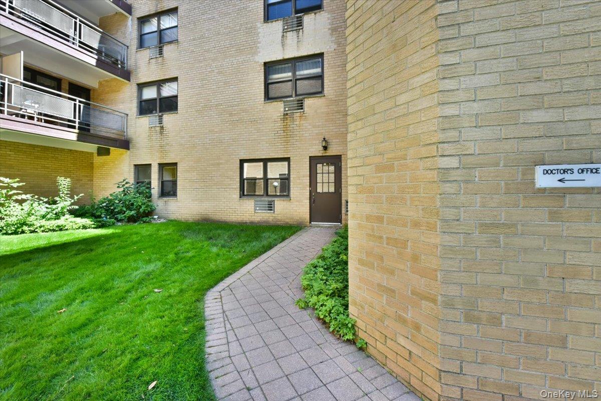 40 Stoner Avenue, Unit 01 photo 6