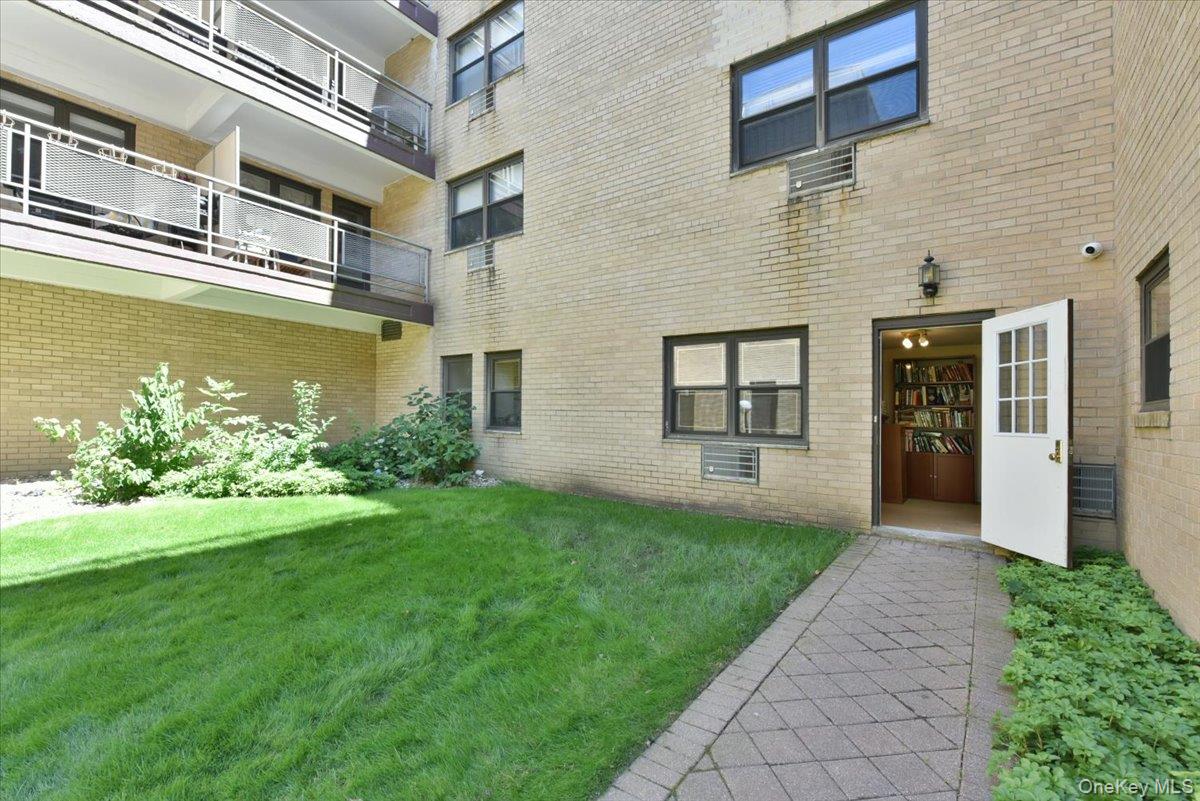 40 Stoner Avenue, Unit 01 photo 17