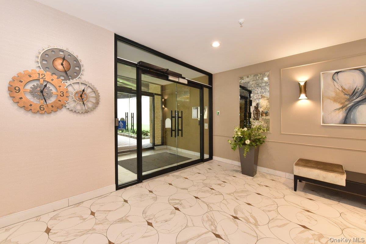 40 Stoner Avenue, Unit 01 photo 18