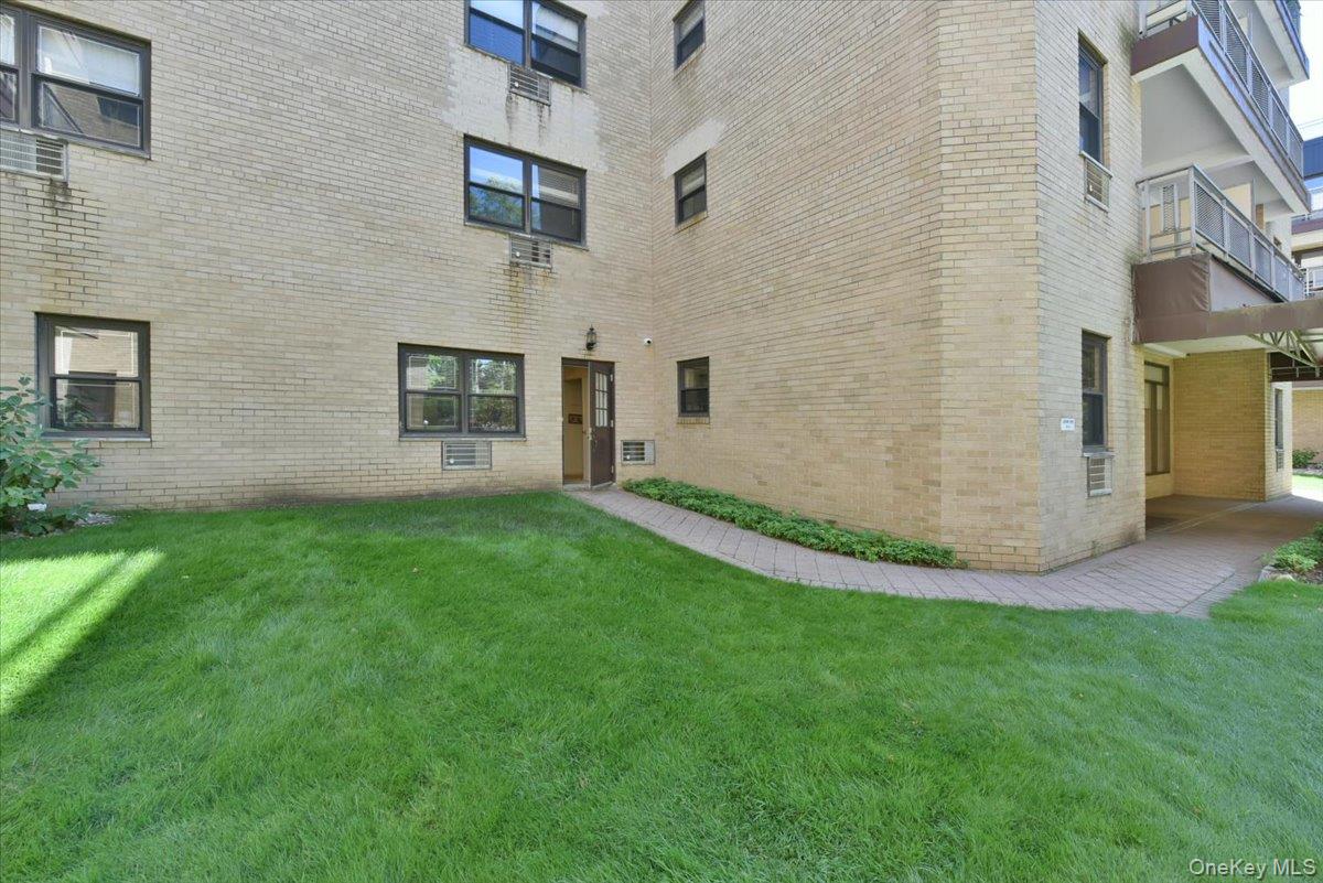 40 Stoner Avenue, Unit 01 photo 16