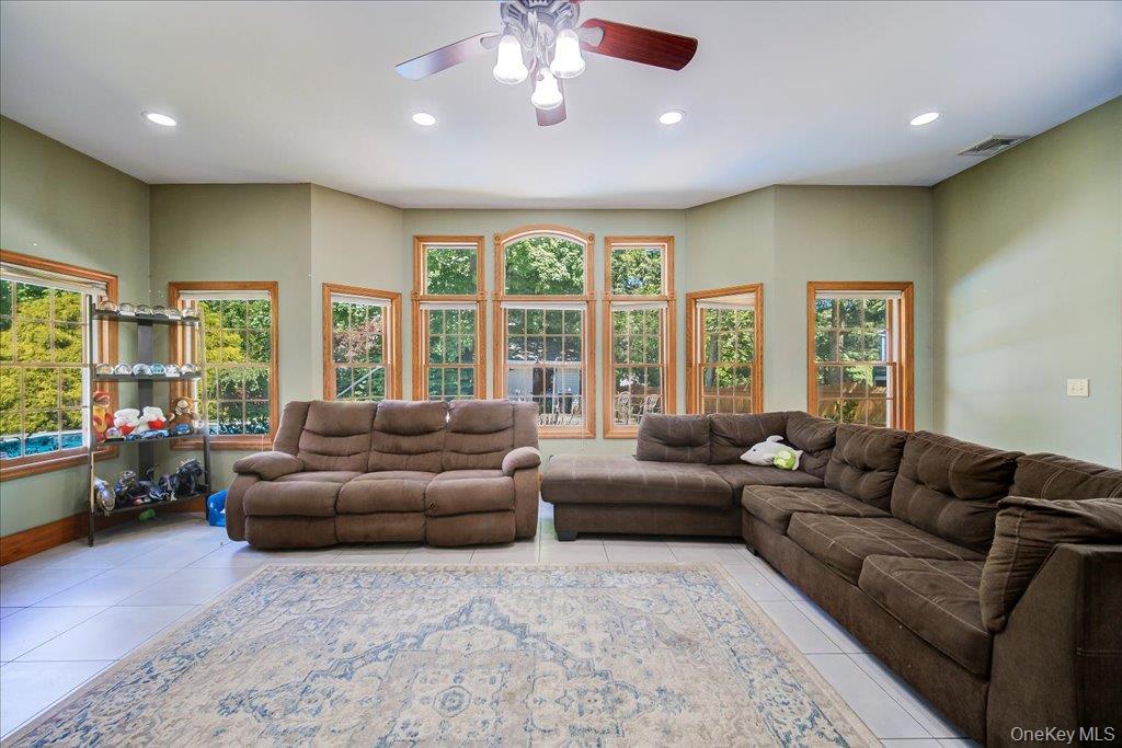 1 Cindy Lane – For Sale photo 11