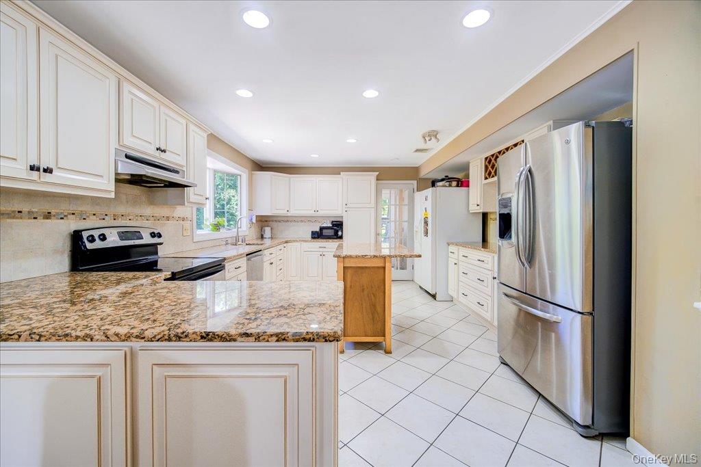 1 Cindy Lane – For Sale photo 14