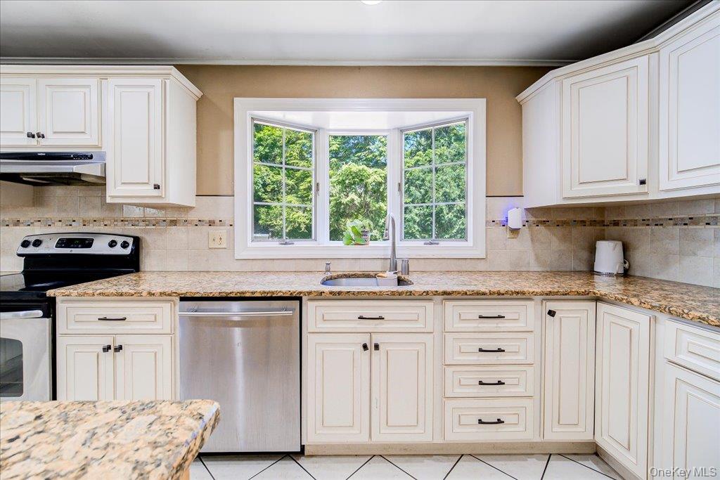 1 Cindy Lane – For Sale photo 17