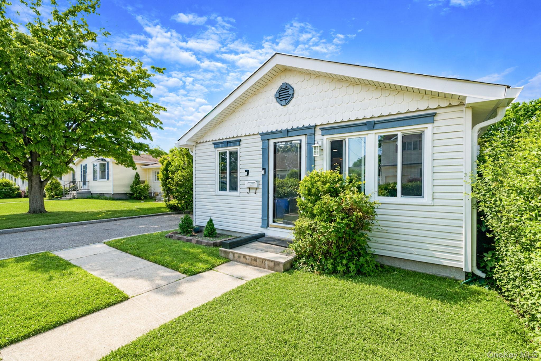 535 Outlook Avenue – For Sale photo 2