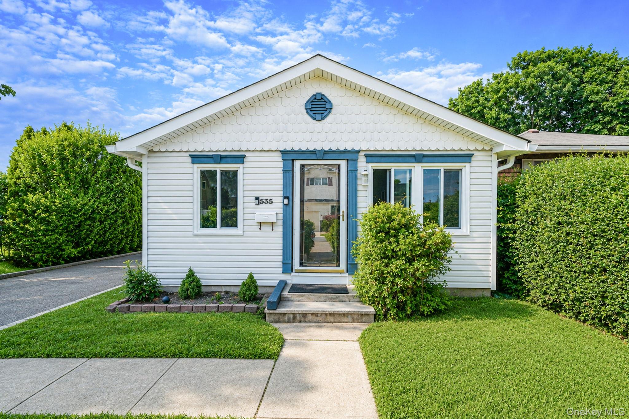 535 Outlook Avenue – For Sale