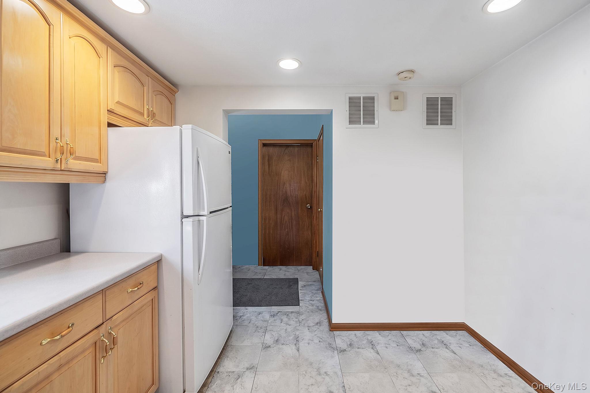 535 Outlook Avenue – For Sale photo 9