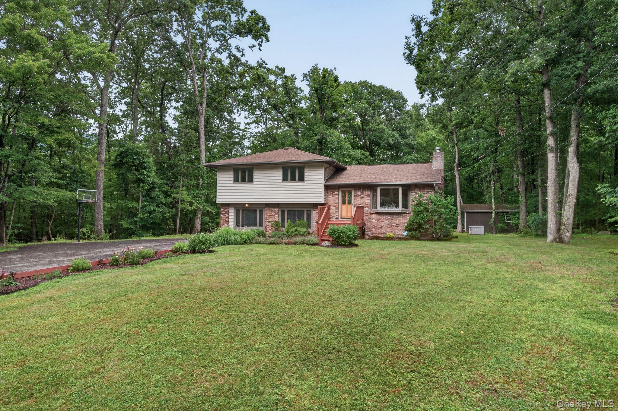 11 Mary Lou Lane – For Sale