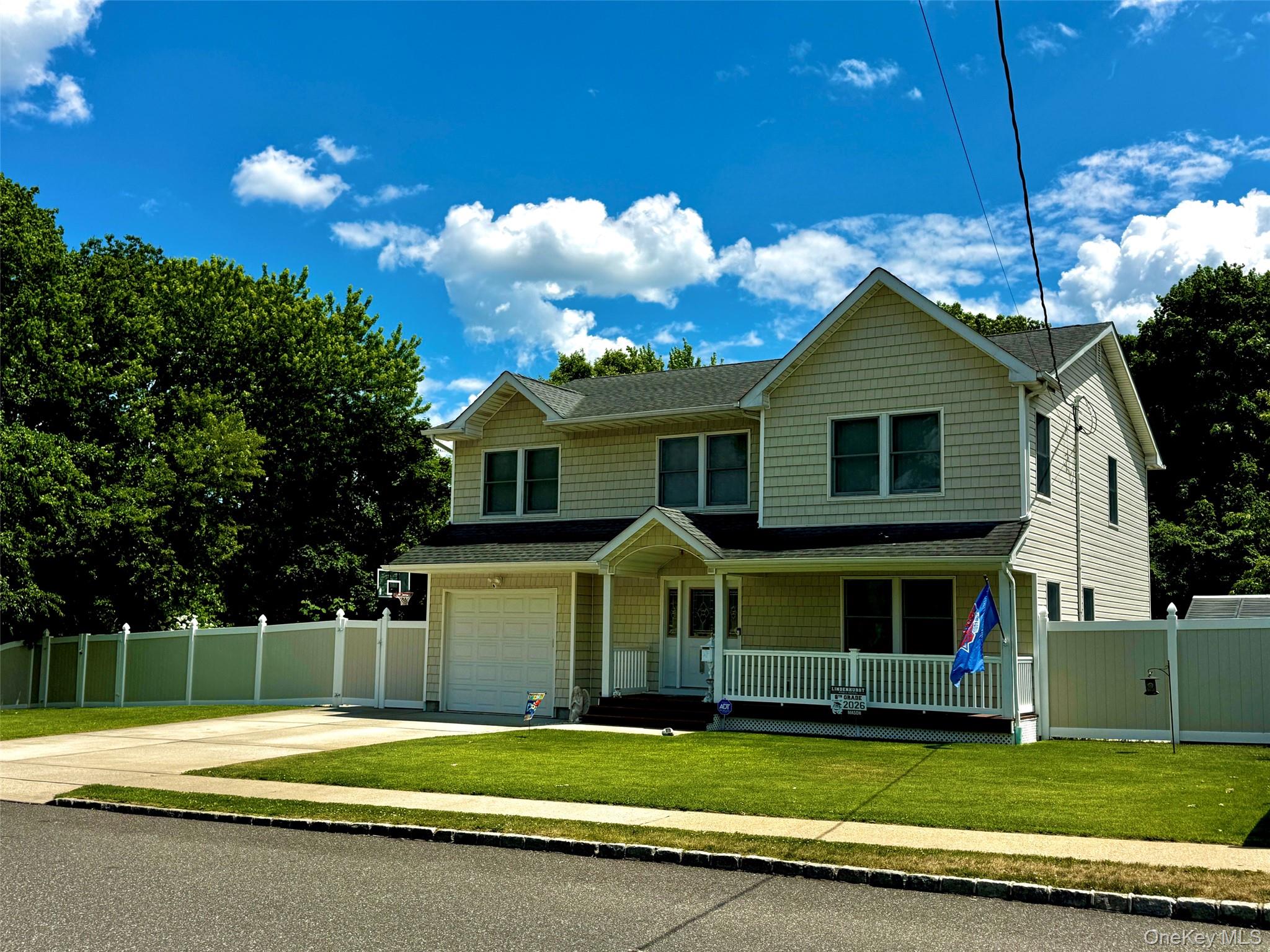 285 Daniel Street – For Sale