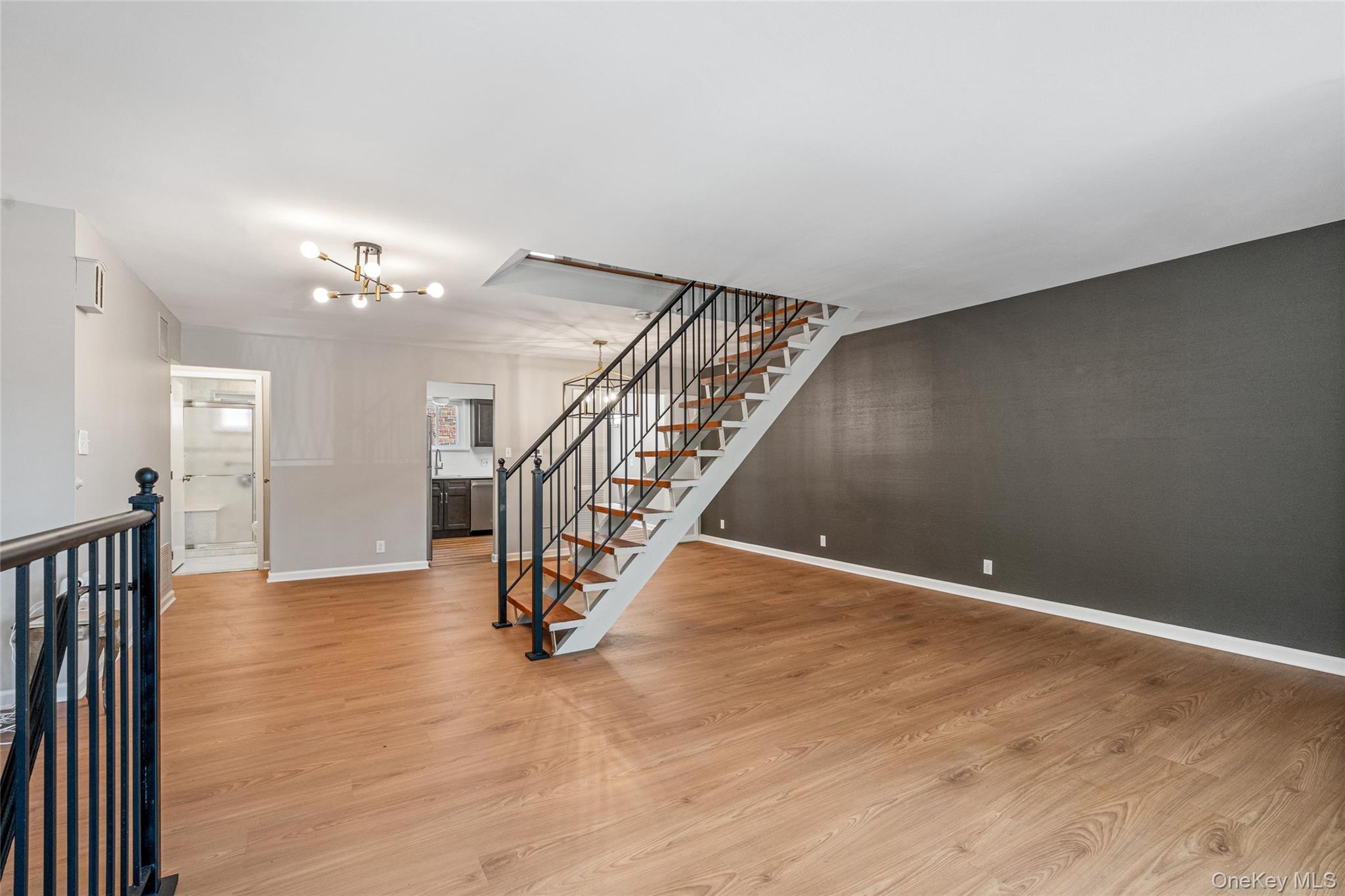175-03 Peck Avenue, Unit 2 Floor photo 8