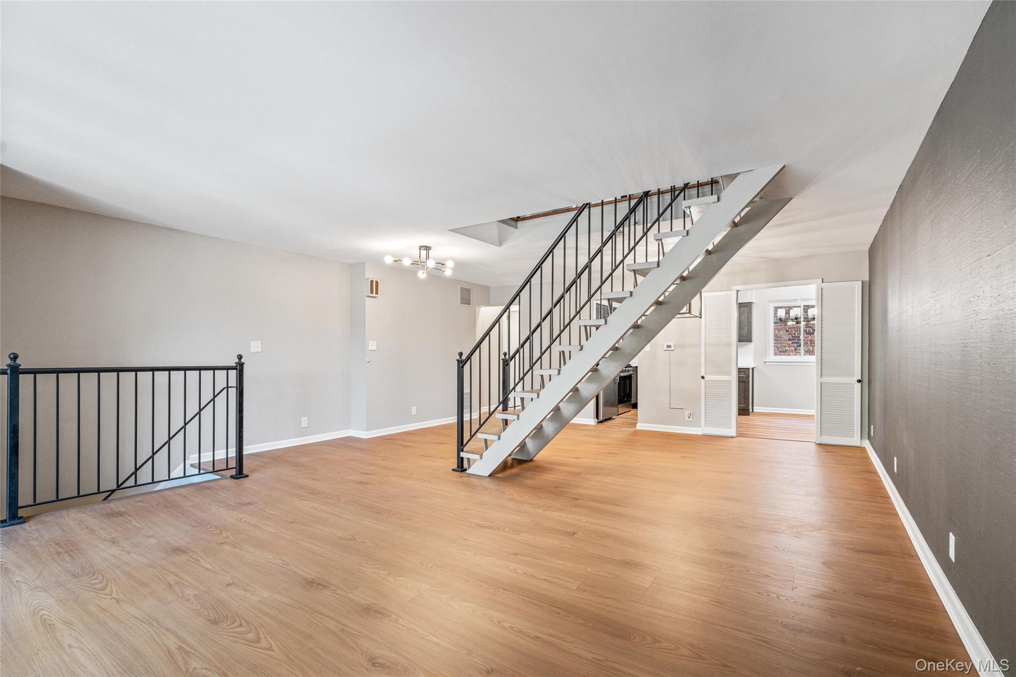 175-03 Peck Avenue, Unit 2 Floor photo 3