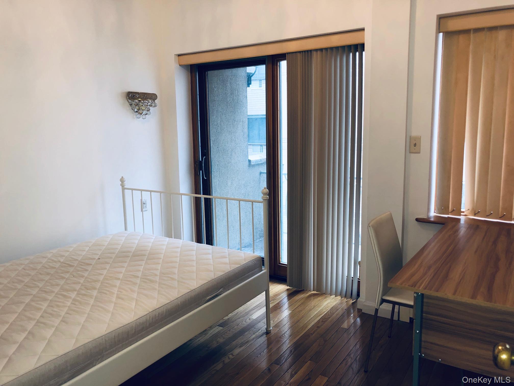 42-31 Colden Street, Unit F3EG photo 4