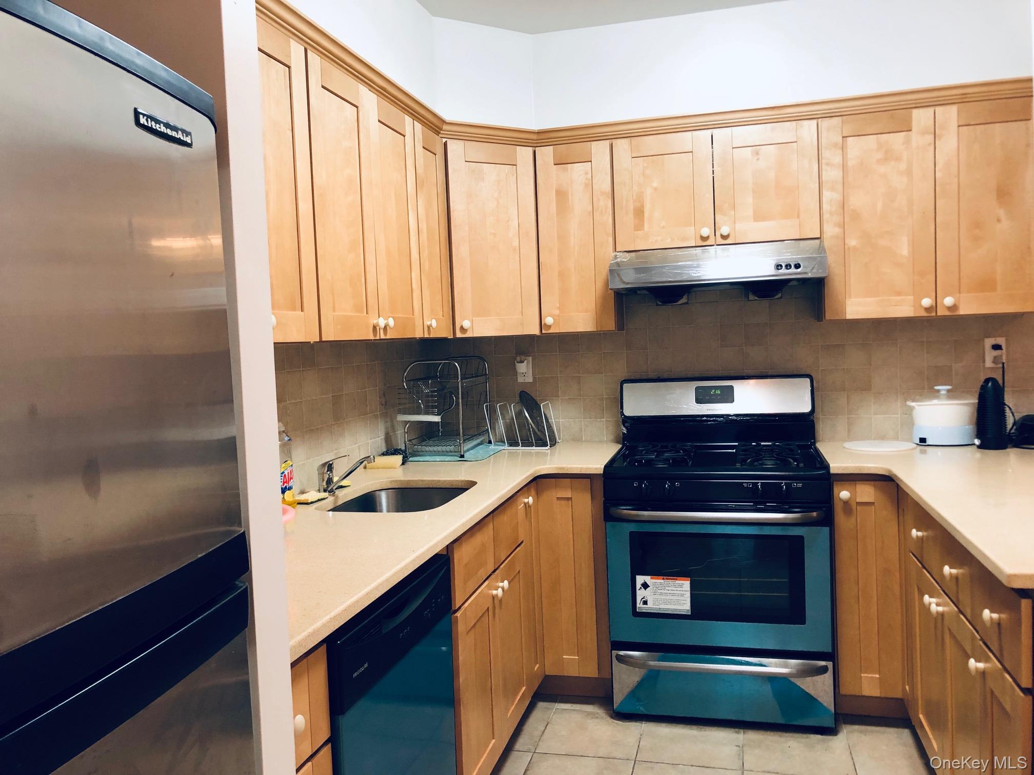42-31 Colden Street, Unit F3EG photo 3