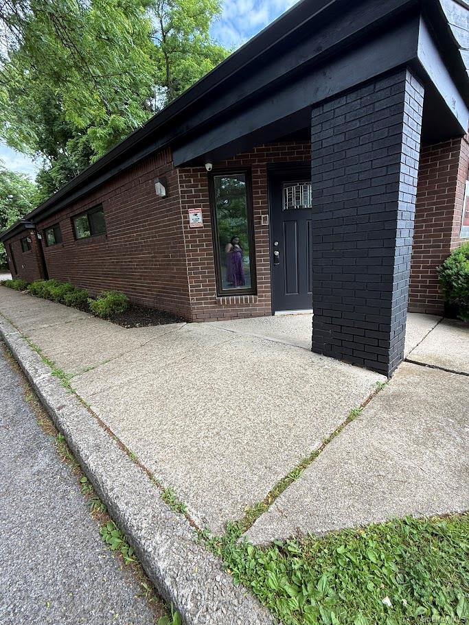 149 S Grand Avenue – For Sale photo 4