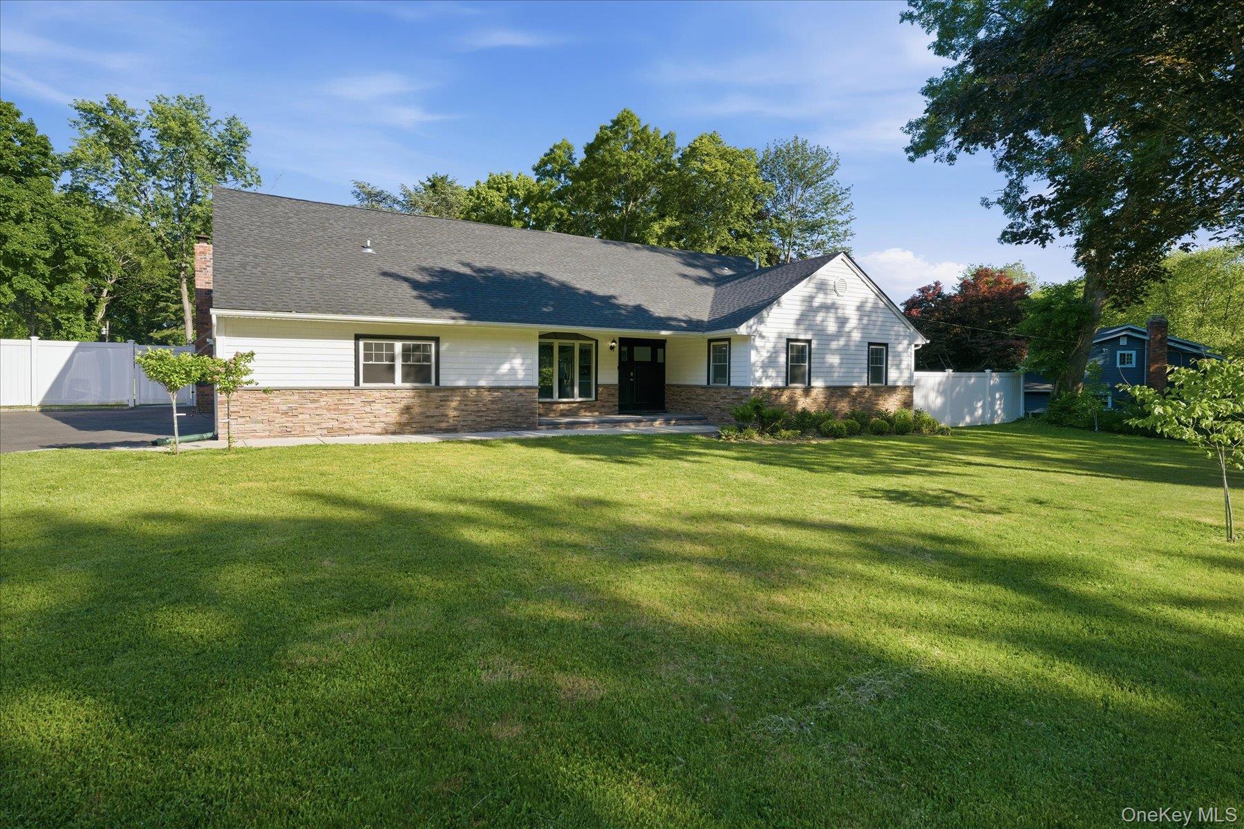 174 Warner Road – For Sale photo 2