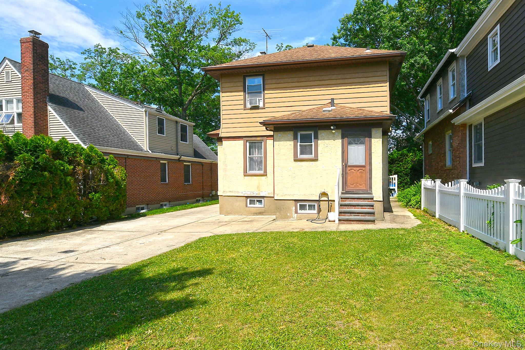 51 Bellmore Street – For Sale photo 2