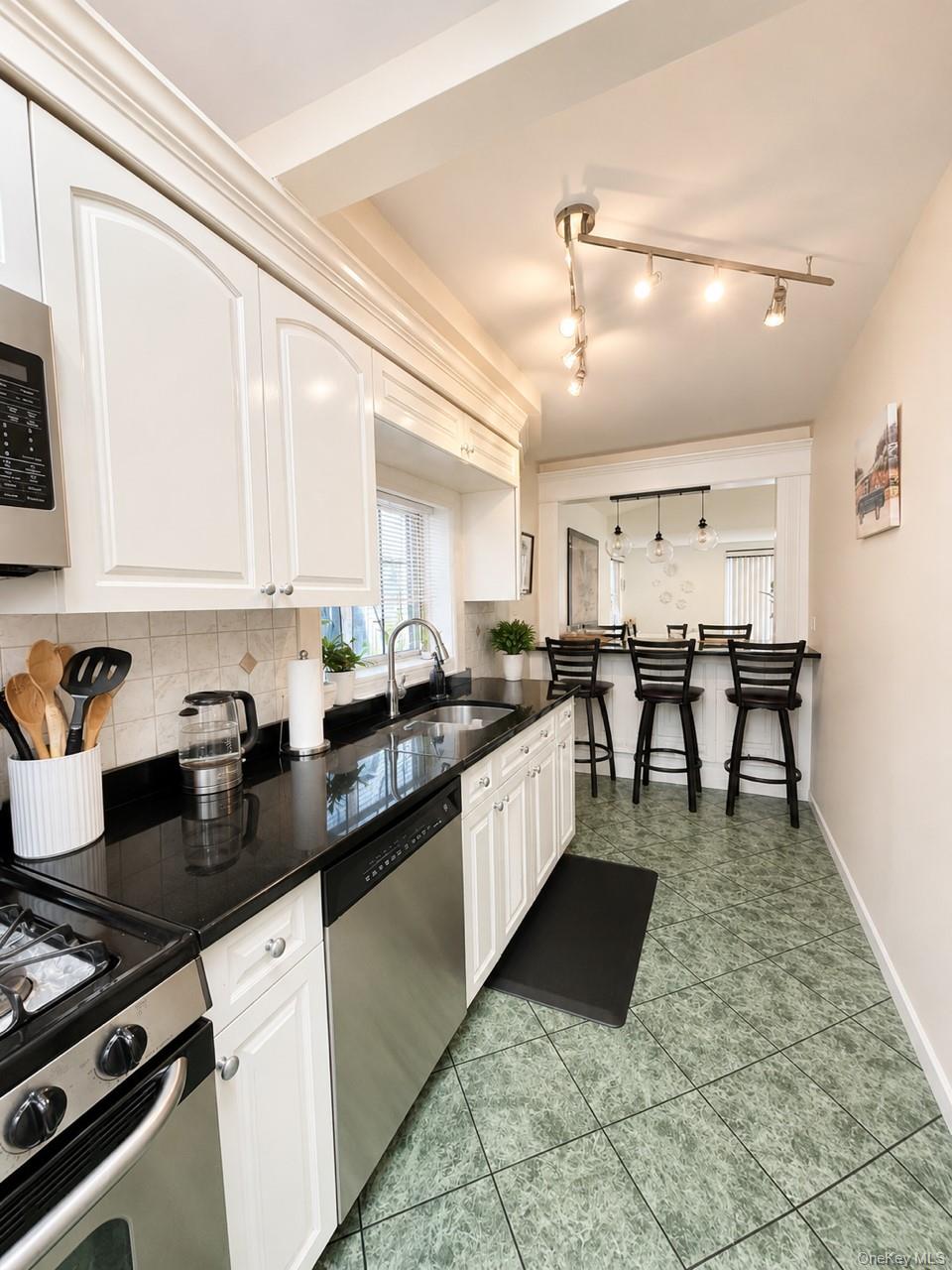 110 Roosevelt Avenue – For Sale photo 5